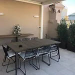 לינה וארוחת בוקר 200 & Terrace 3*