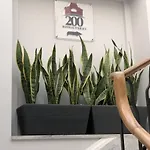 200 & Terrace לינה וארוחת בוקר
