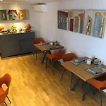 לינה וארוחת בוקר 200 & Terrace בארי