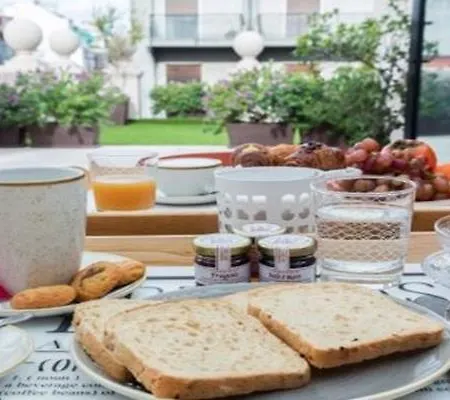 200 & Terrace Bed and Breakfast 4*