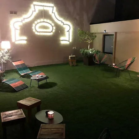 200 & Terrace Bed and Breakfast 4*