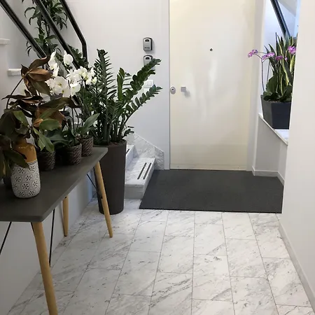 200 & Terrace 3* בארי