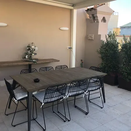 לינה וארוחת בוקר 200 & Terrace 3*